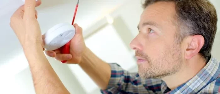 installing smoke alarm